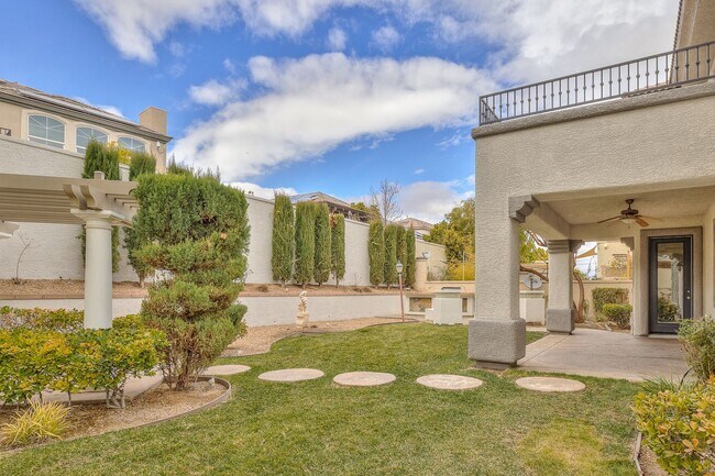 Building Photo - Beautiful 4Bd, 4Bth home in Guard Gated Community near Tivoli Village.