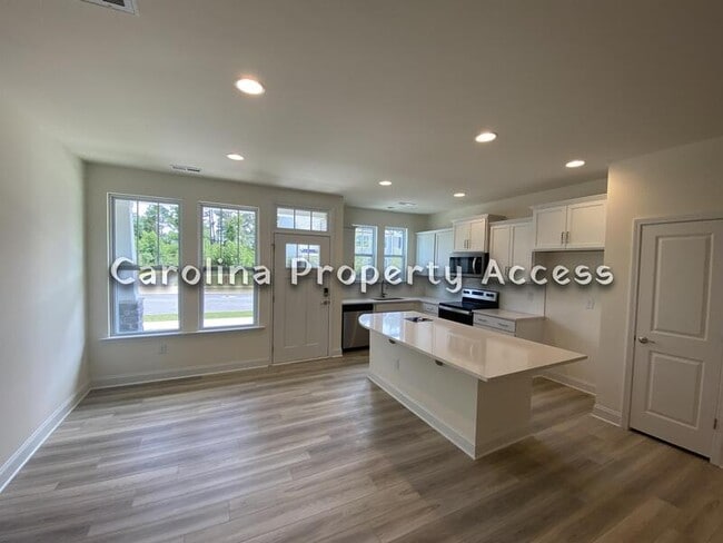 Building Photo - 130 Channel Drop Dr