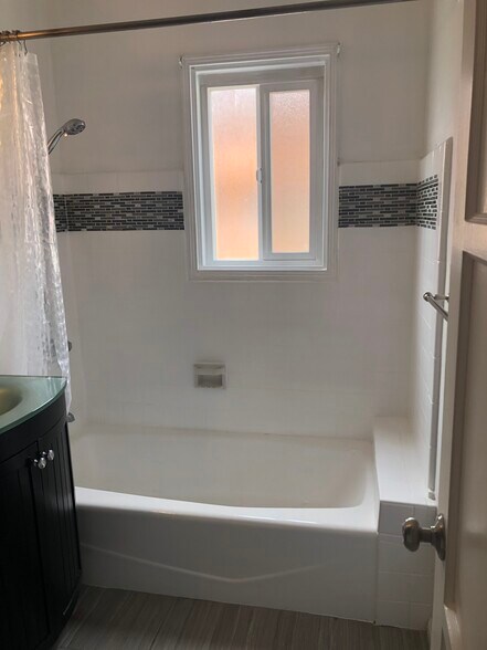 Building Photo - 702 S Pacific Coast Hwy