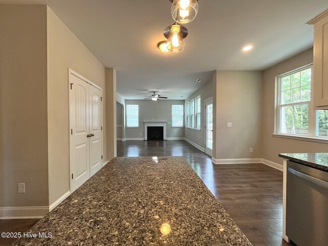 Building Photo - 188 Sandy Springs Rd