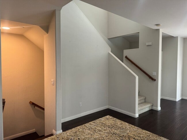 Building Photo - ONE MONTH FREE RENT! Beautiful 4 bedroom, ...