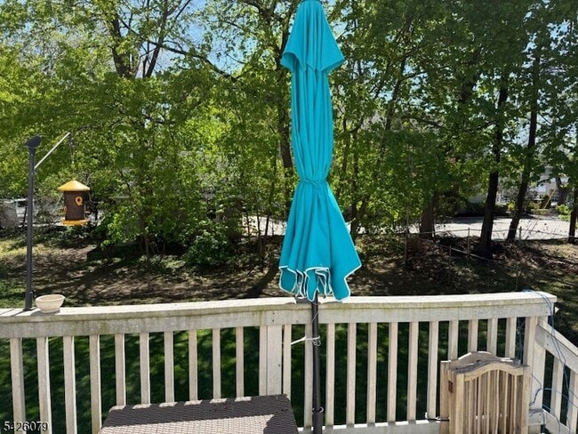 Building Photo - 20 Maple Ave