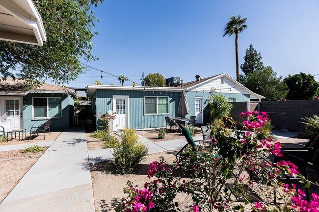 Building Photo - 1 Bed | 1 Bath -  Bungalow Style Unit