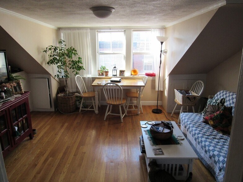 Primary Photo - 95 West Cedar St