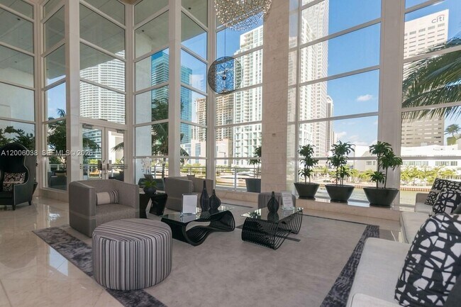Building Photo - 901 Brickell Key Blvd