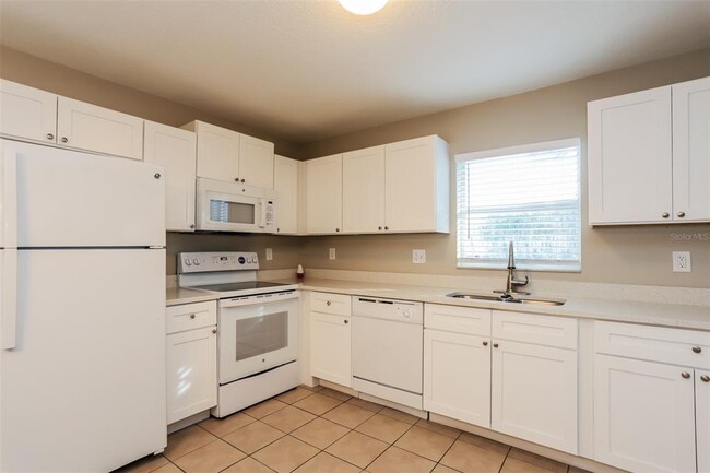 Building Photo - 917 8th Ave S