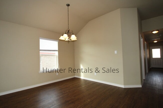 Building Photo - Spacious 2-bedroom!!!