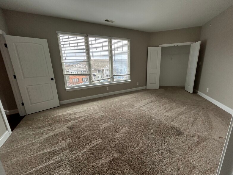 Building Photo - 100 Hexham Dr