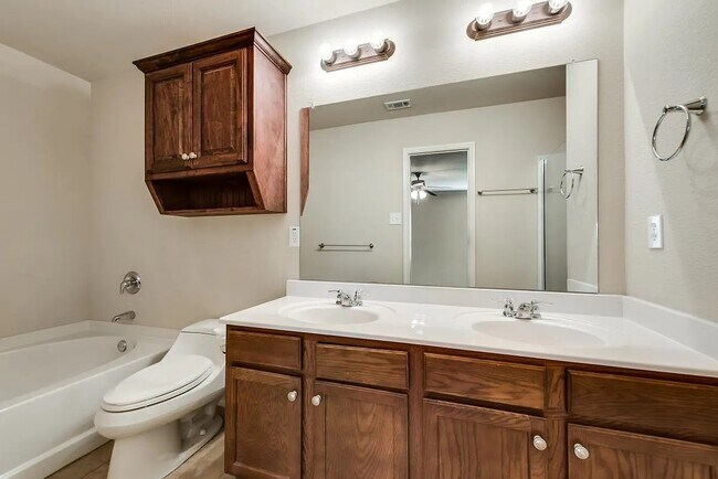 Master Bathroom - 10534 Midway Dr