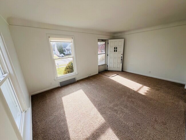 Building Photo - 123 Gould Ave