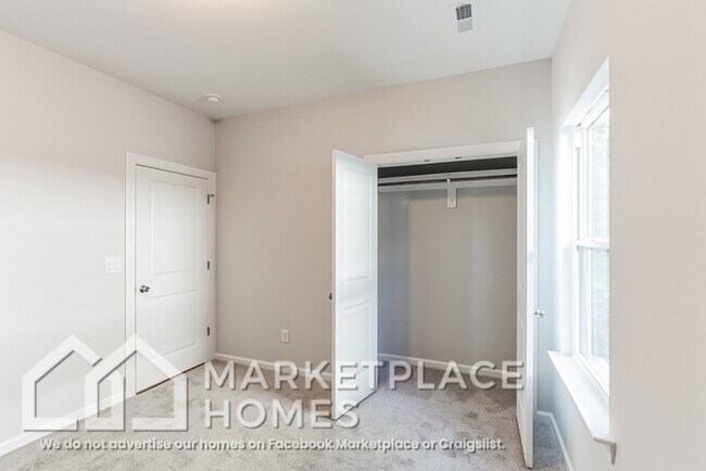 Building Photo - 3910 Standish Dr