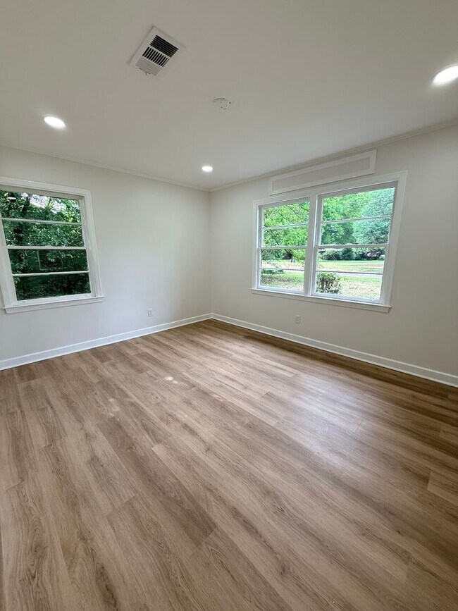 Building Photo - Recently Remodeled | Spacious Open Layout | Move-In Ready