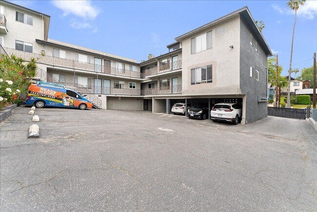 Building Photo - 376 N Ave 57