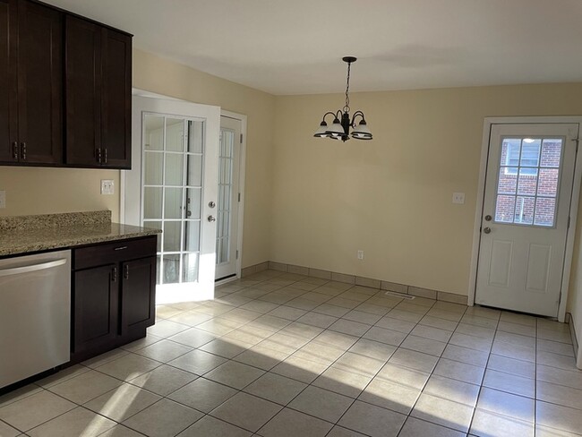 Building Photo - 406 Bryan St