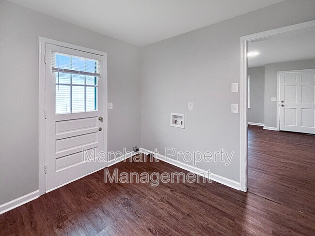 Building Photo - 87 Montague Rd