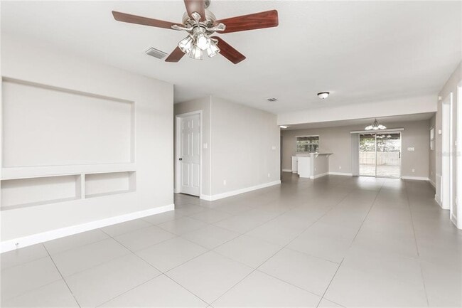 Building Photo - 7733 Range Dr