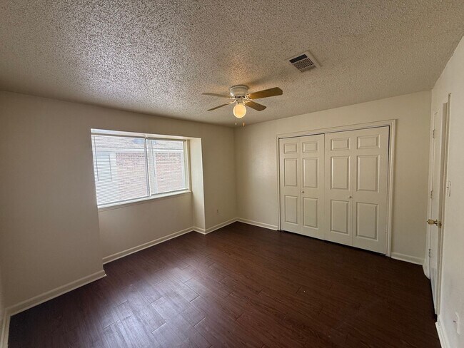 Building Photo - 8911-1433 GSRI Ave