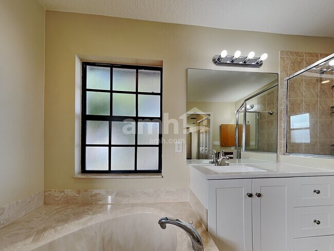 Building Photo - 6244 34th Pl E