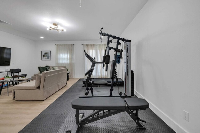 Building Photo - 1901 Cordova Bend