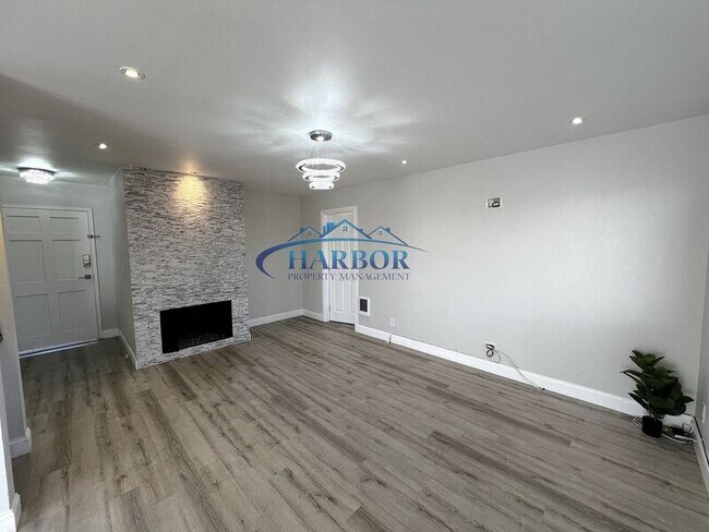 Building Photo - 1166 W 22nd St