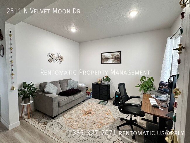 Building Photo - 2511 N Velvet Moon Dr