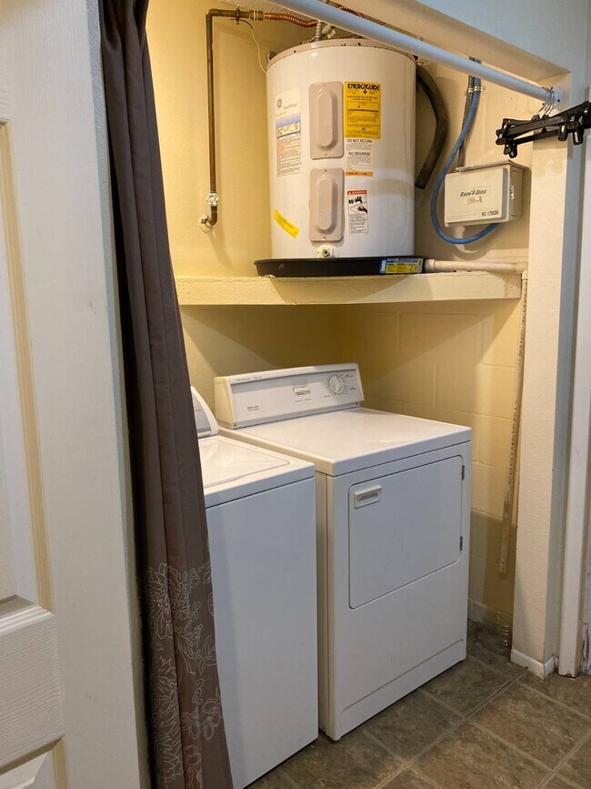 Building Photo - 5344 Elwood Rd