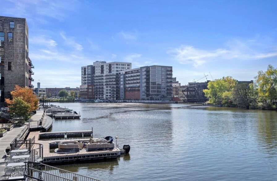 Building Photo - 141 N Water St