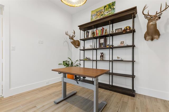 Building Photo - 9847 Mixon Dr