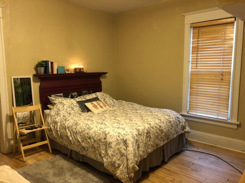 Building Photo - 2119 E Bradford Ave