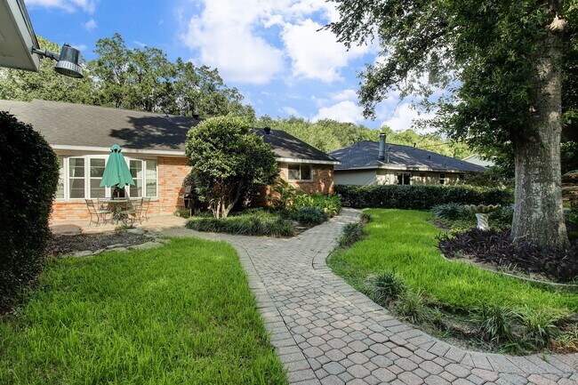 Building Photo - 10810 Ashcroft Dr