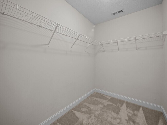 Building Photo - Welcome to Eastport!