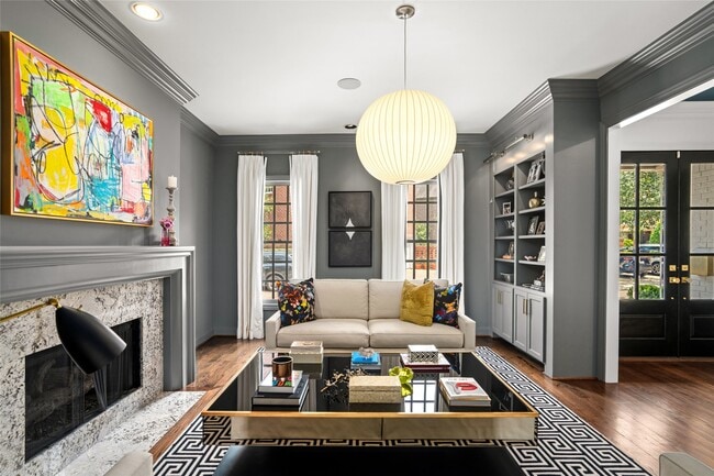 Building Photo - 5527 Briar Dr