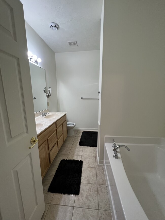 Master bathroom - 106 Trotter Ln