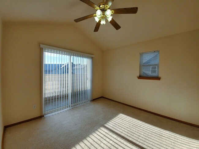 Building Photo - 427 Columbia Point Dr