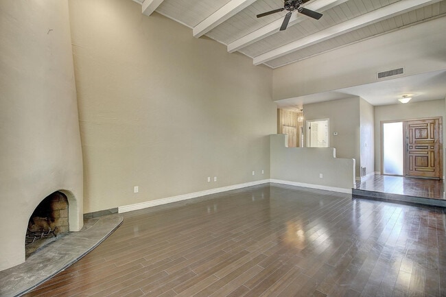 Building Photo - 5724 N 4th Pl