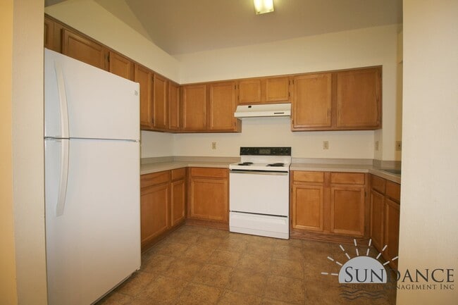 Building Photo - Nice 3 Bedroom Home Close to Both Bases