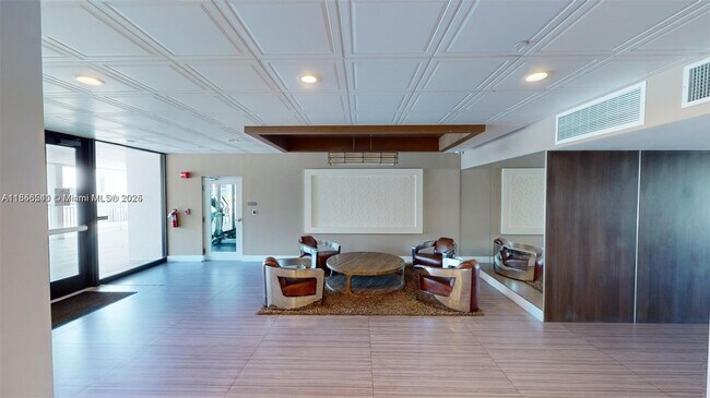 Building Photo - 3625 N Country Club Dr