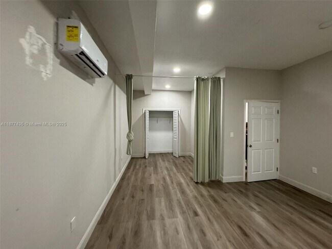Building Photo - 1500 SW 152nd Pl