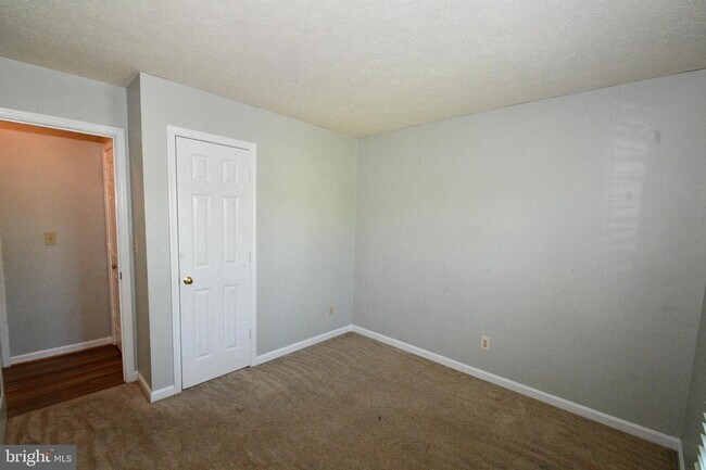 Building Photo - 11 Jody Ct