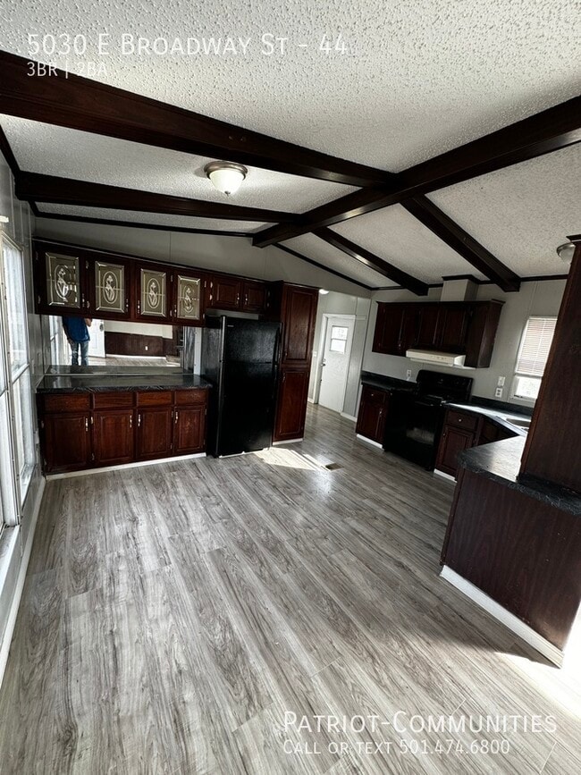 Building Photo - 5030 E Broadway St