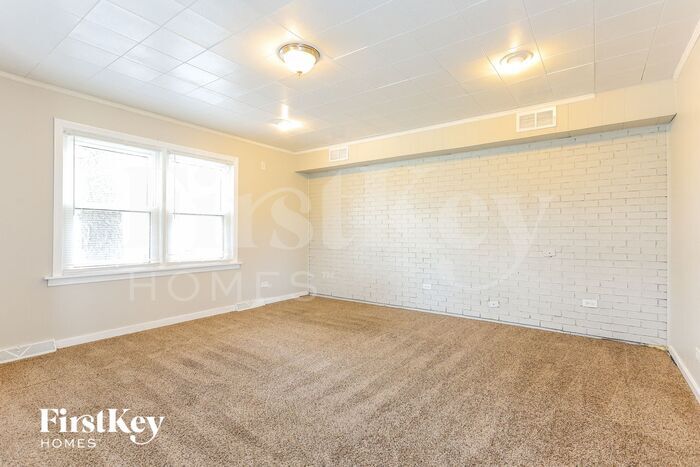 Building Photo - 14448 Kilbourn Ave