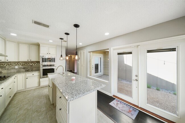 Building Photo - 11502 Village Pl Dr