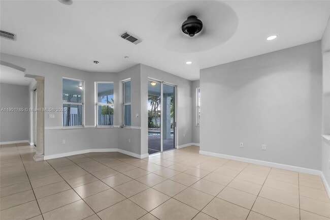 Building Photo - 6425 SW 164th Ave