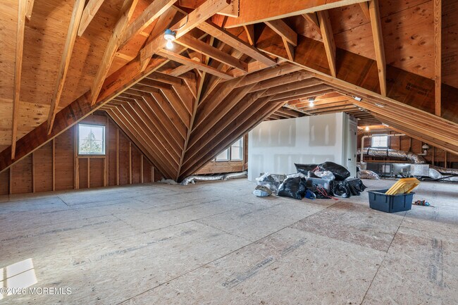 Building Photo - 558 Cedar Ave