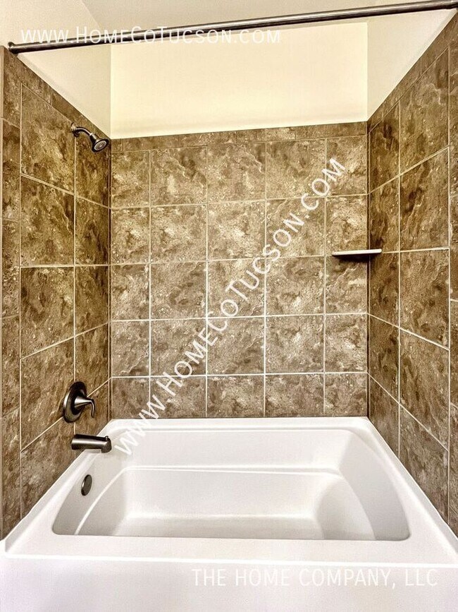 Building Photo - 12860 N Camino Vieja Rancheria