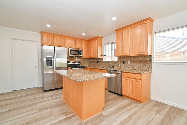 Building Photo - $3790 - 3BR - GORGEOUS REMODELED HOME IN N...
