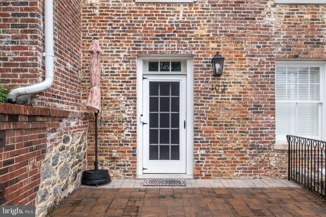 Building Photo - 411 N Loudoun St