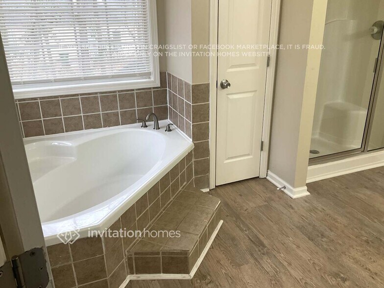 Building Photo - 526 Watson Bay