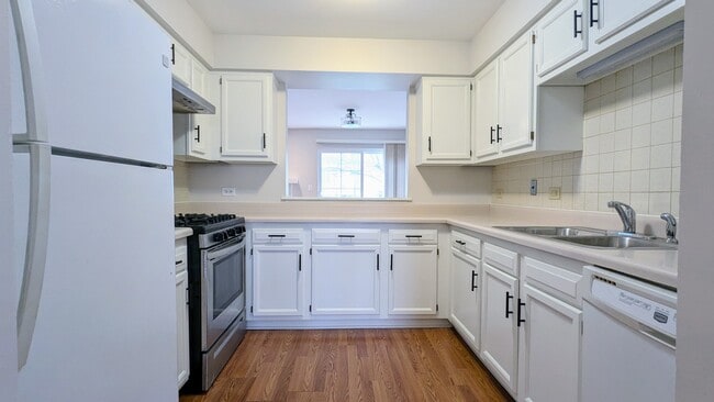 Building Photo - 310 W Happfield Dr