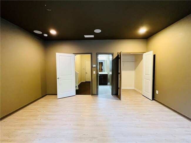 Building Photo - 2647 Portbury Place Northeast
